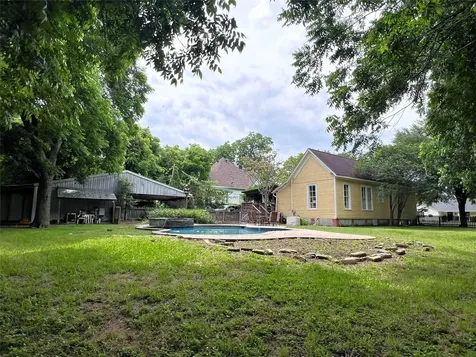 606 Sycamore Street Brenham TX 77833