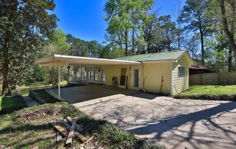 400 Driftwood Drive Goodrich TX 77335