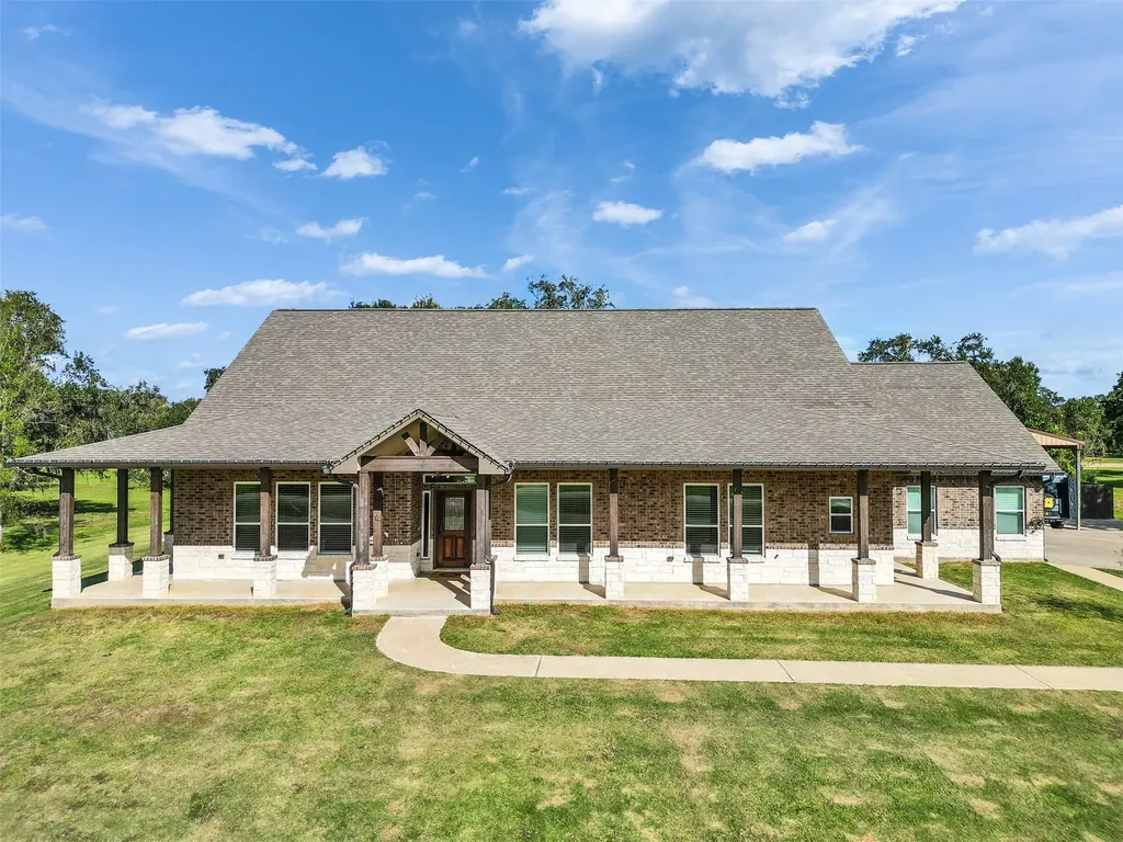 155 Horse Shoe Trail Angleton TX 77515