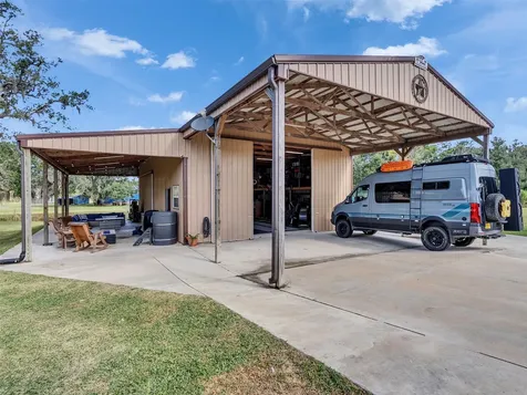 155 Horse Shoe Trail Angleton TX 77515