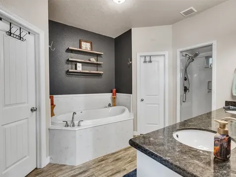 155 Horse Shoe Trail Angleton TX 77515