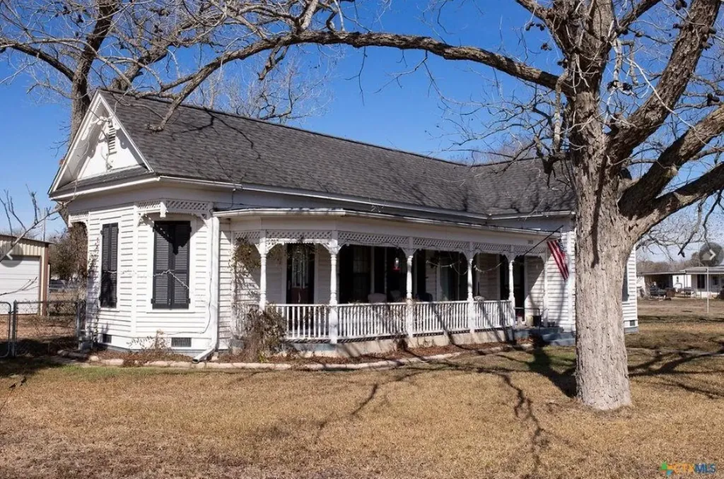 202 E 4th Street Nordheim TX 78141