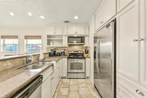 22818 Buena Street Galveston TX 77554