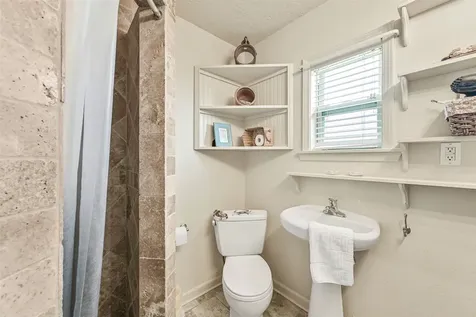 22818 Buena Street Galveston TX 77554