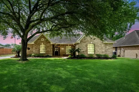 302 River Oaks Drive Baytown TX 77523