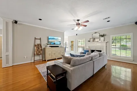 302 River Oaks Drive Baytown TX 77523