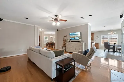 302 River Oaks Drive Baytown TX 77523