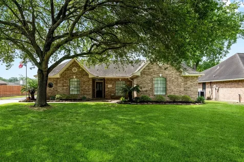 302 River Oaks Drive Baytown TX 77523