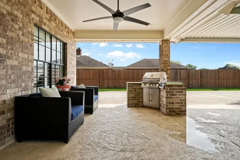 302 River Oaks Drive Baytown TX 77523