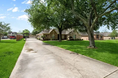 302 River Oaks Drive Baytown TX 77523