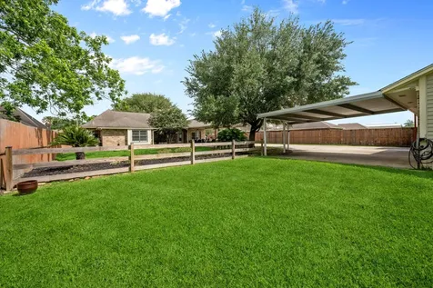 302 River Oaks Drive Baytown TX 77523