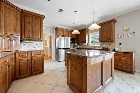 302 River Oaks Drive Baytown TX 77523