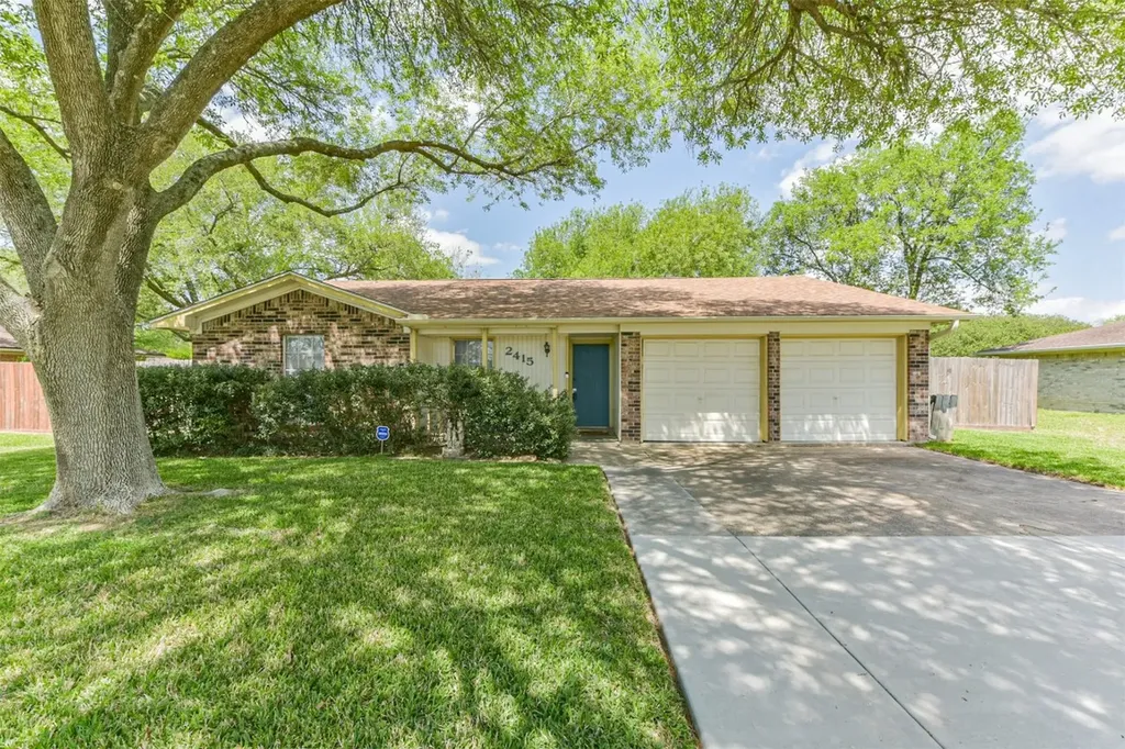 2415 Heather Street Highlands TX 77562