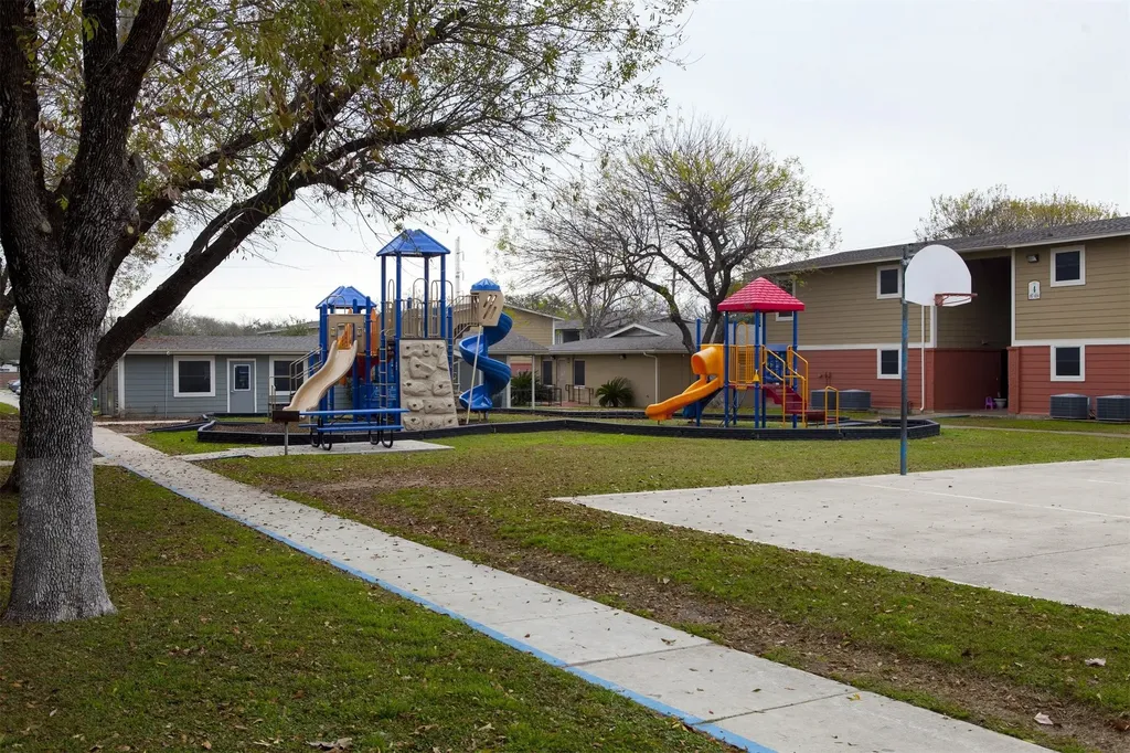 5635 W W Cesar E Chavez Boulevard San Antonio TX 78237