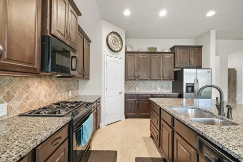 2816 Leafwood Lane Pearland TX 77584