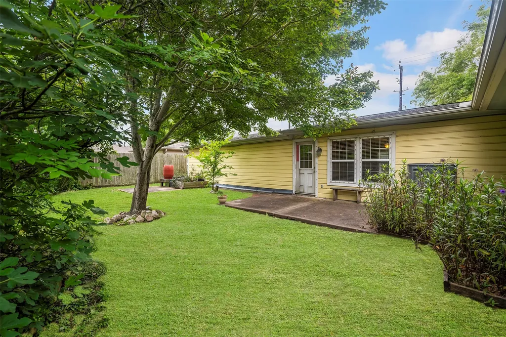 127 Marlin Avenue Galveston TX 77550