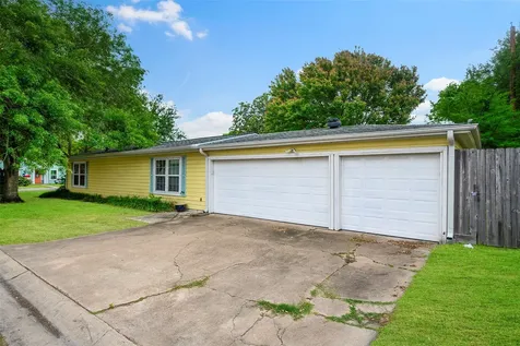 127 Marlin Avenue Galveston TX 77550