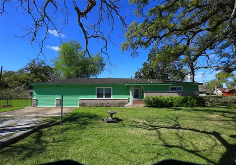 700 Wesley Drive Clute TX 77531