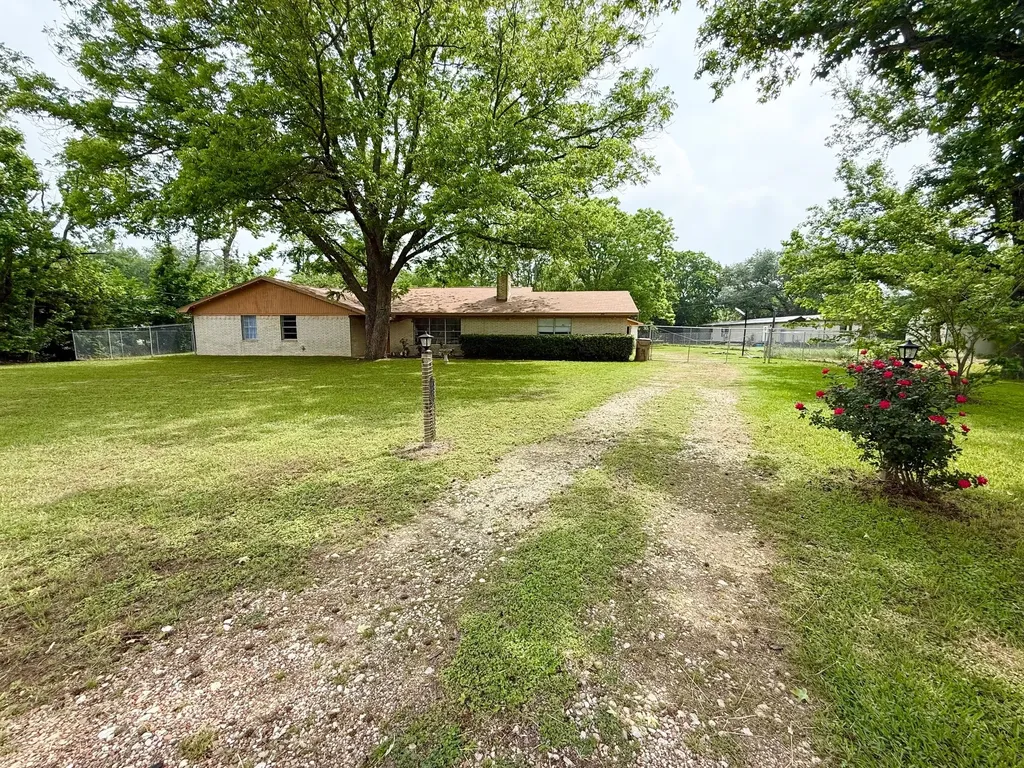 204 N Us Highway 287 Elkhart TX 75839