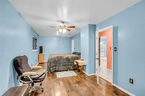 19742 Live Oak N New Caney TX 77357