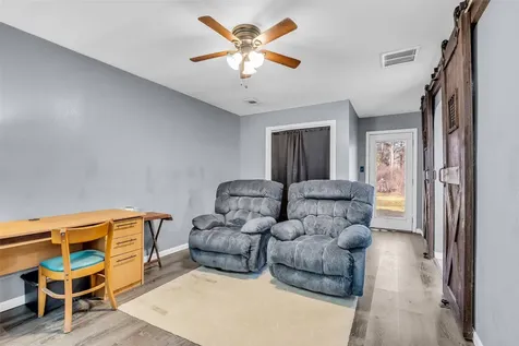 19742 Live Oak N New Caney TX 77357