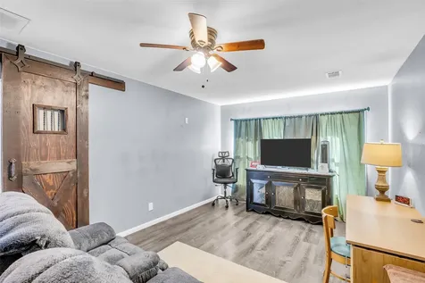 19742 Live Oak N New Caney TX 77357