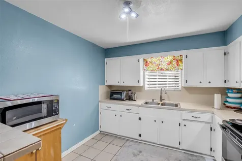 19742 Live Oak N New Caney TX 77357