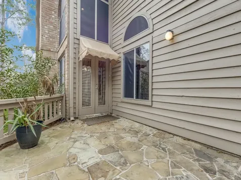 39 N Lakeridge Circle The Woodlands TX 77381