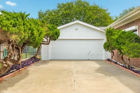 42 W Dansby Drive Galveston TX 77551