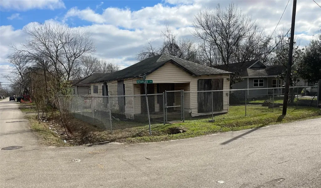 2124 Staples Street Houston TX 77026