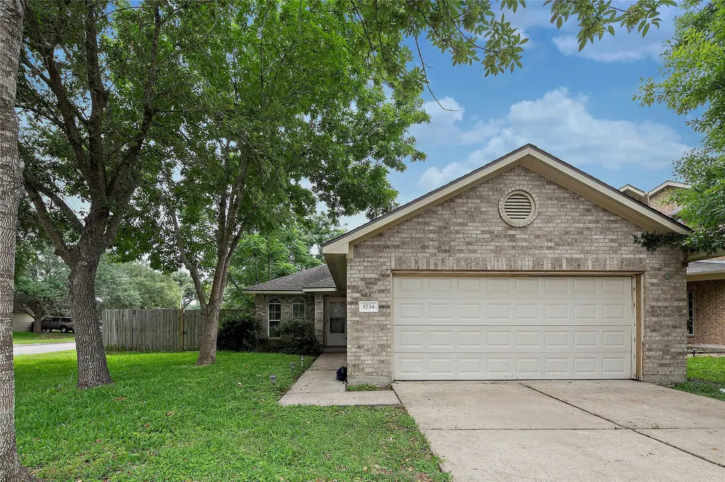 5734 Wandering Creek Drive Richmond TX 77469