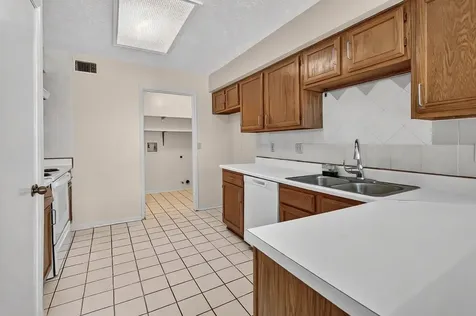 8667 Vinkins Road Houston TX 77071