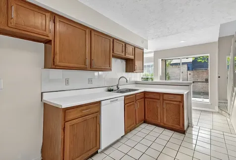 8667 Vinkins Road Houston TX 77071