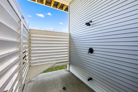 3910 Palmdale Court Galveston TX 77554