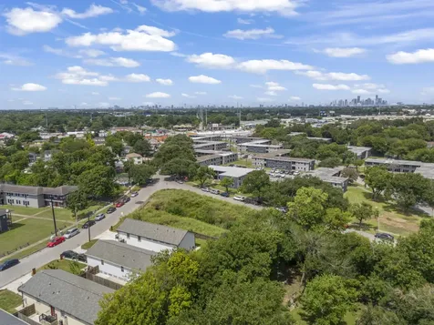 7393 Fairway Drive B Houston TX 77087