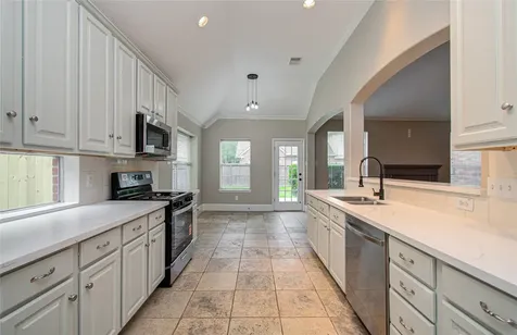 6801 Paigetree Lane Pearland TX 77584