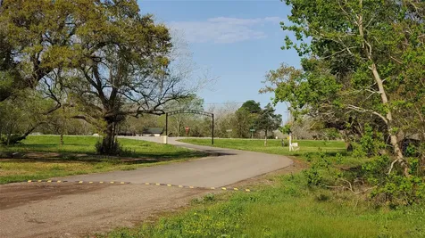 108 Country Oaks Street Brazoria TX 77422