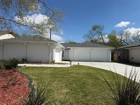 2207 Pilgrims Point Drive Friendswood TX 77546