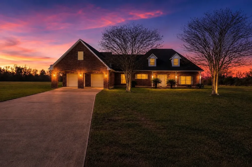 3627 Madison Avenue Beach City TX 77523