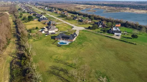 3627 Madison Avenue Beach City TX 77523