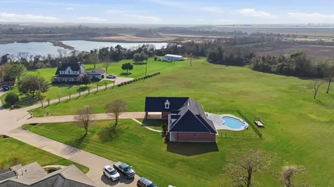3627 Madison Avenue Beach City TX 77523