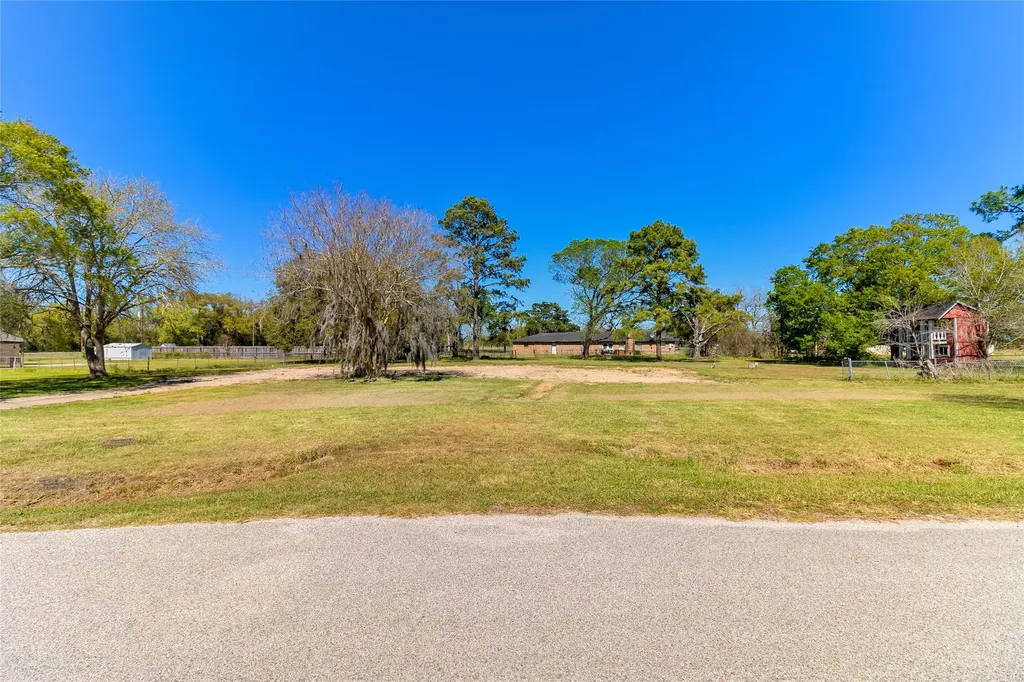 105 County Road 313 Sweeny TX 77480