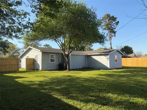 2281 Des Jardines Street Houston TX 77023