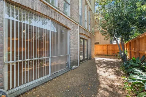 4637 Wild Indigo Street 421 Houston TX 77027