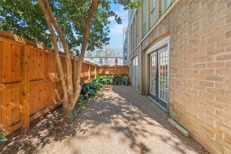 4637 Wild Indigo Street 421 Houston TX 77027