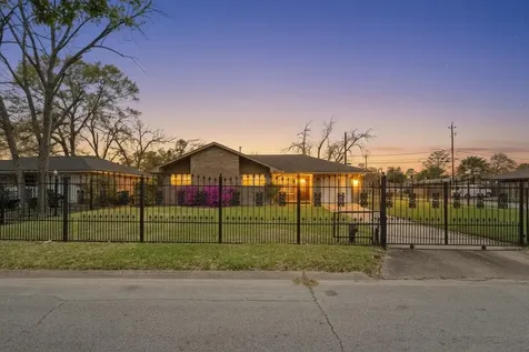 10229 Royal Oaks Drive Houston TX 77016