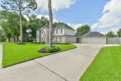 1806 Middlecreek Street Friendswood TX 77546
