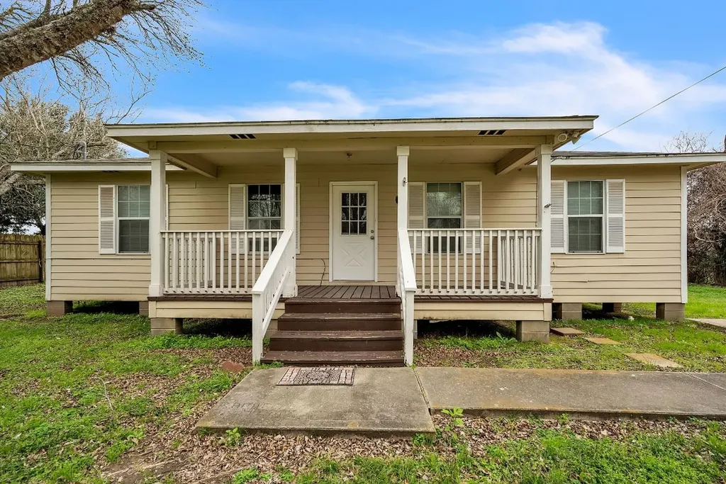 124 Menke Street Sealy TX 77474