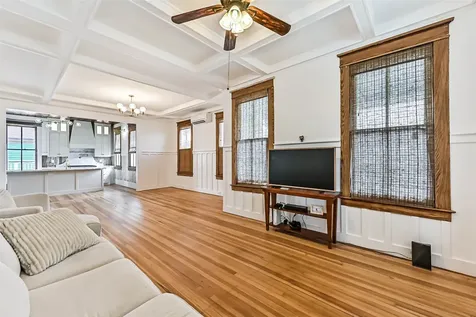 3002 Avenue Q 1/2 Galveston TX 77550