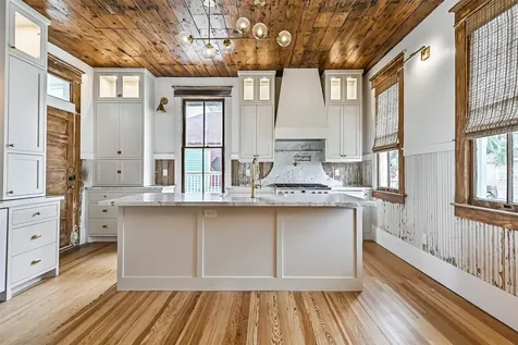 3002 Avenue Q 1/2 Galveston TX 77550